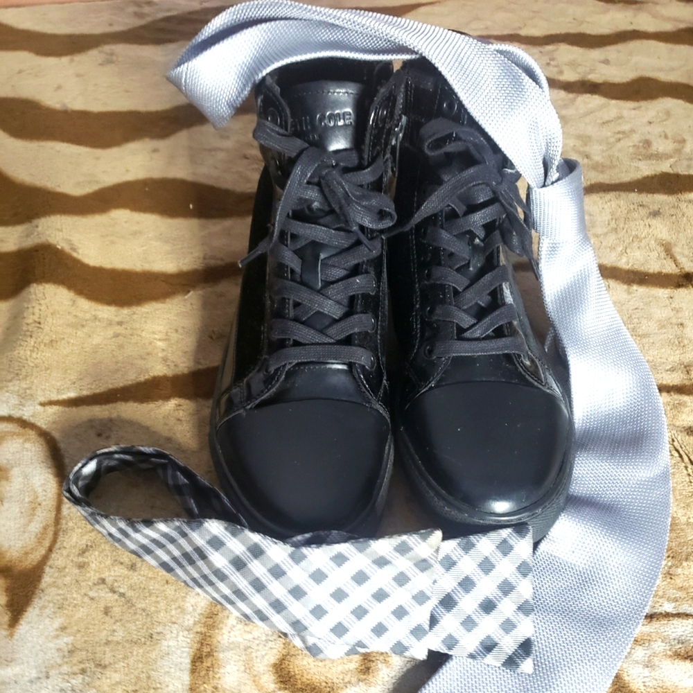 *SOLD* Kennetch Cole men's hi-top dress sneaker